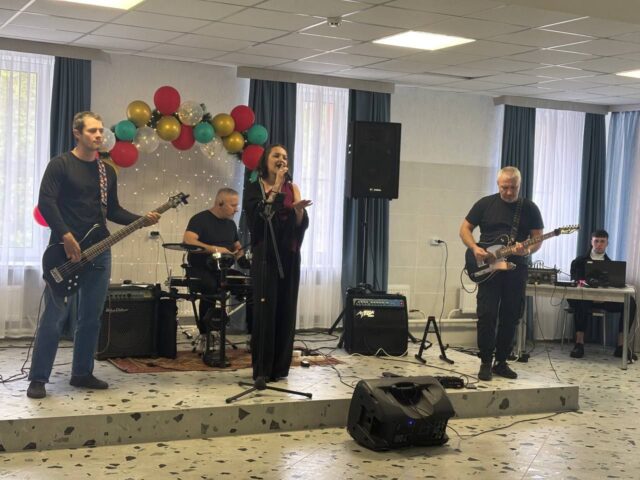 Продолжая добрые традиции, сегодня, 2 октября, в Ветковском социальном пансионате «Радушный» с концертной программой выступила группа  «ГлинТВейн» совместно с коллективом ИКП-21.